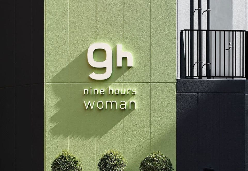 9h nine hours woman Shinjuku
