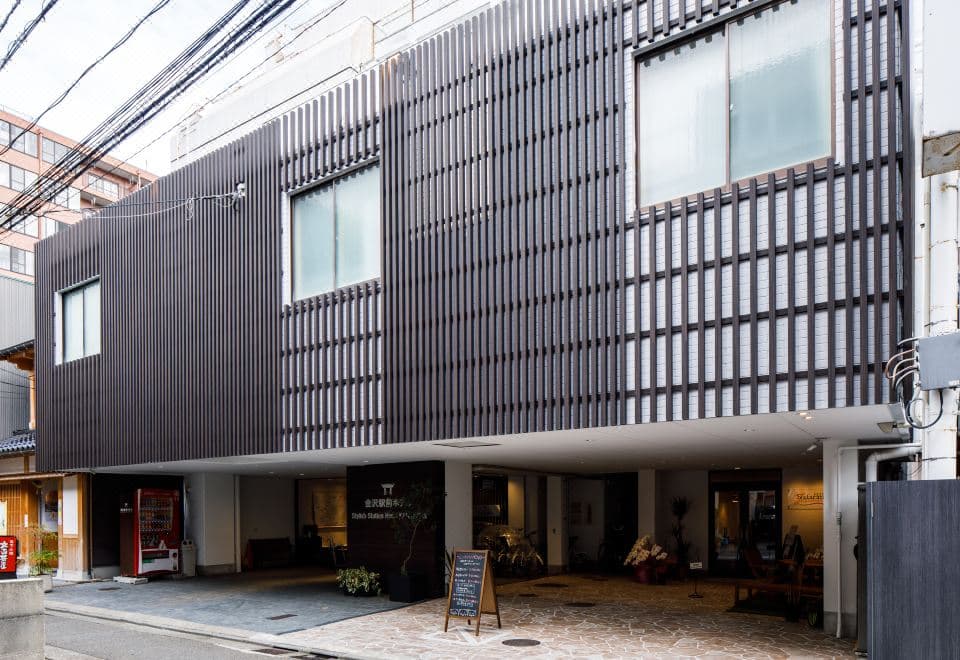 Kanazawa Station Hotel